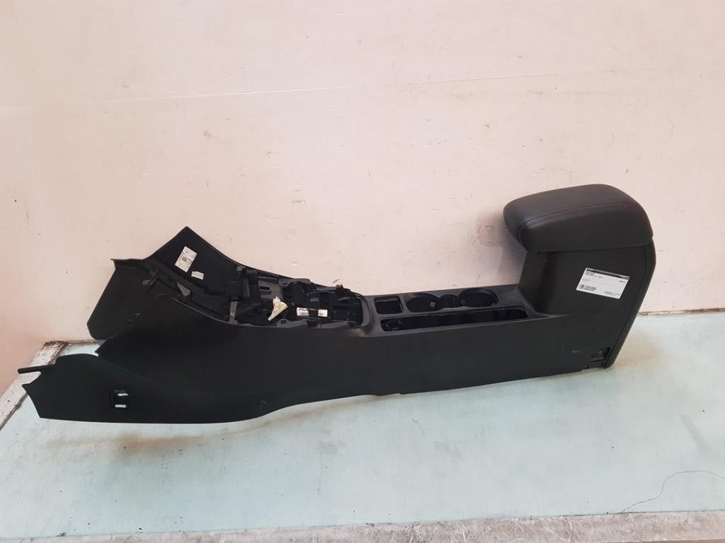 ACCOUDOIR CENTRAL Ford Puma (|2404371|L1TBS045C74AB1GUW|), Utilisé, Ford
