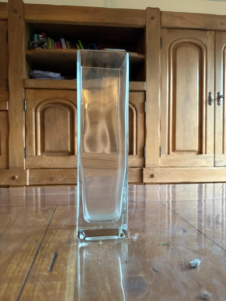 Grand vase carré moderne en verre transparent, Huis en Inrichting, Stoffering | Vloerbedekking, Zo goed als nieuw, Overige typen