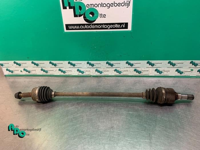 Arbre de transmission avant droit d'un Peugeot 107 (107 05-), Autos : Pièces & Accessoires, -, 3 mois de garantie, Utilisé, -