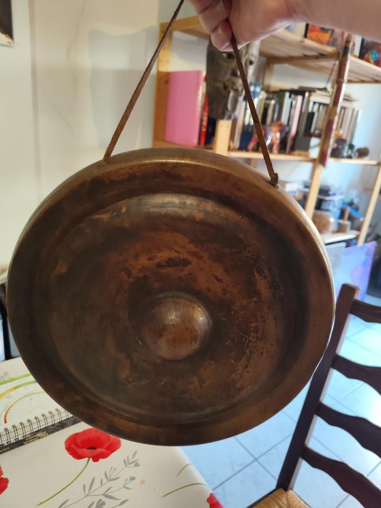 Nepalese gong, Ophalen