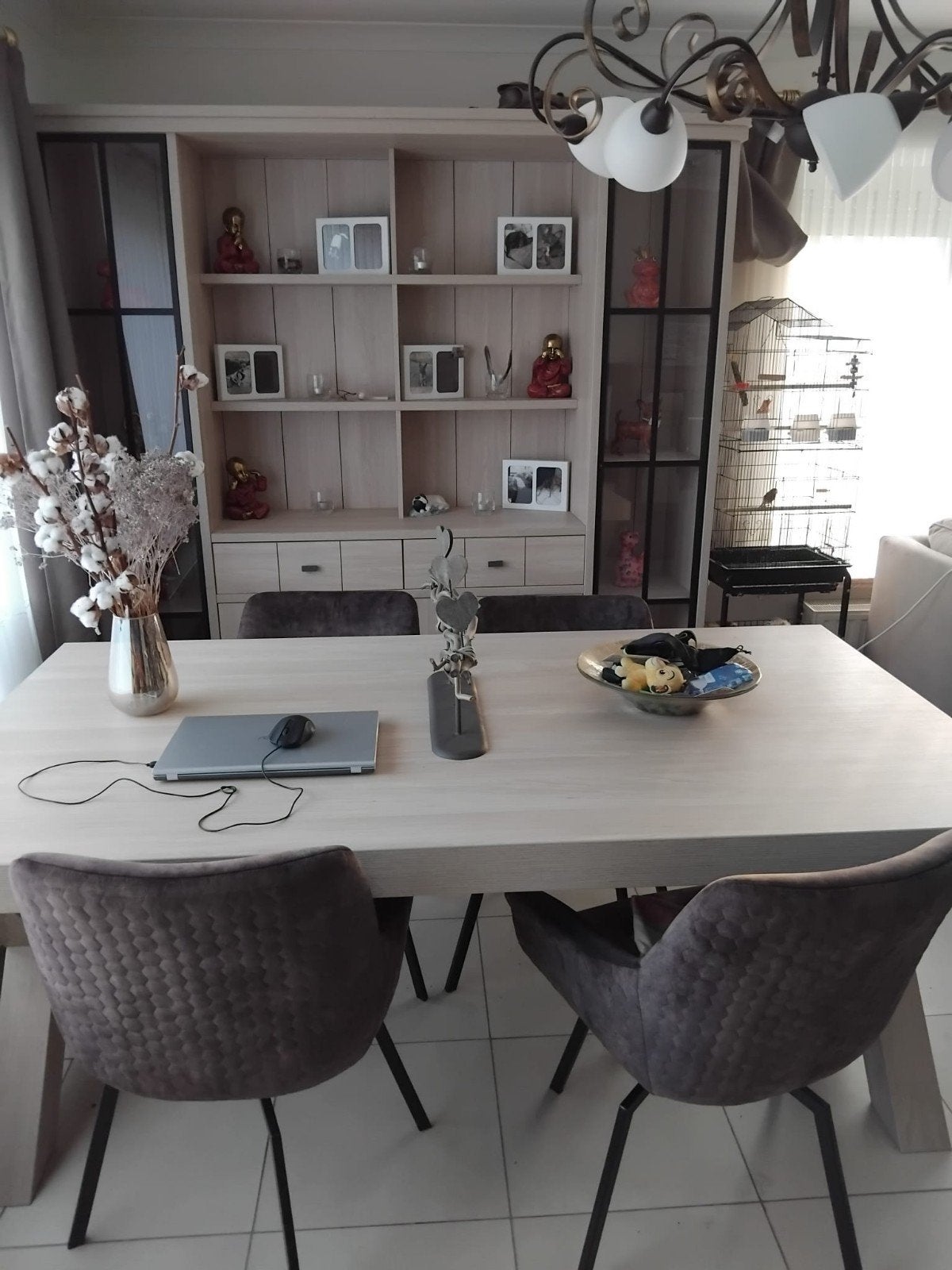 Mooie eettafel met stoelen en vitrinekast, Ophalen