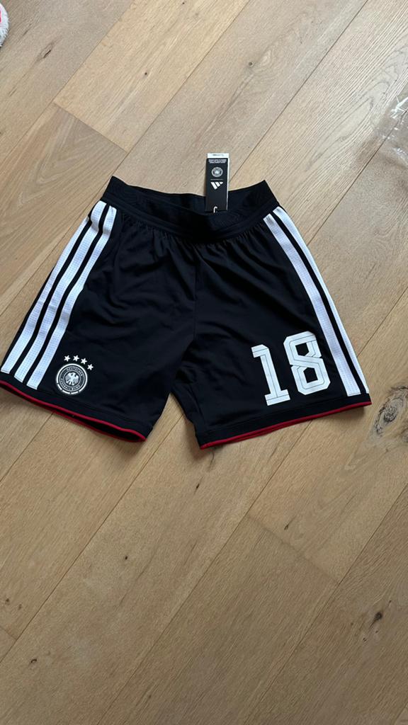 Duitsland adidas voetbalshirt nr 18, Vêtements | Hommes, Vêtements de sport, Football, Comme neuf, Taille 46 (S) ou plus petite