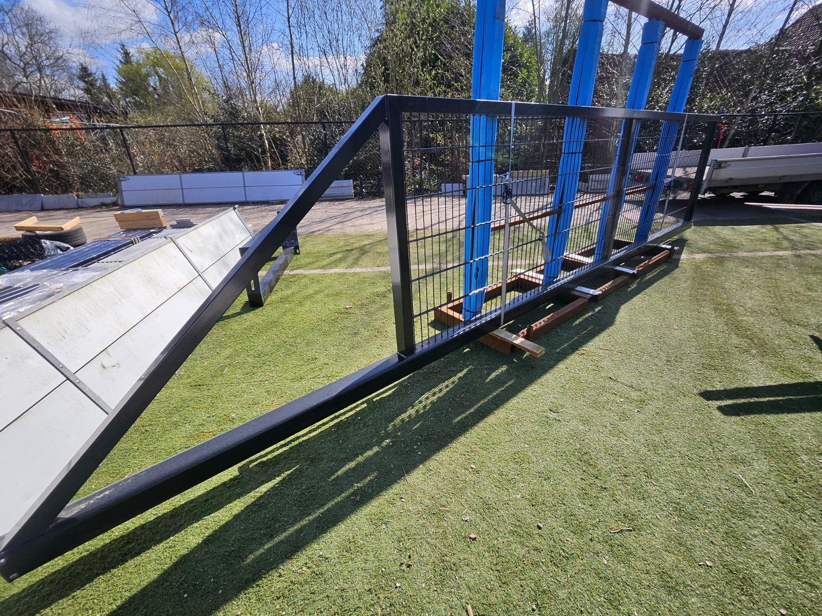 Vrijdragende schuifpoort 4.50 x 1.30m, Tuin en Terras, Tuinhekken en Hekwerk, Ophalen, Zo goed als nieuw, IJzer
