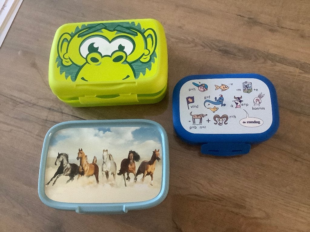 Boterhamdoos 3 st voor 3 euro, Ophalen