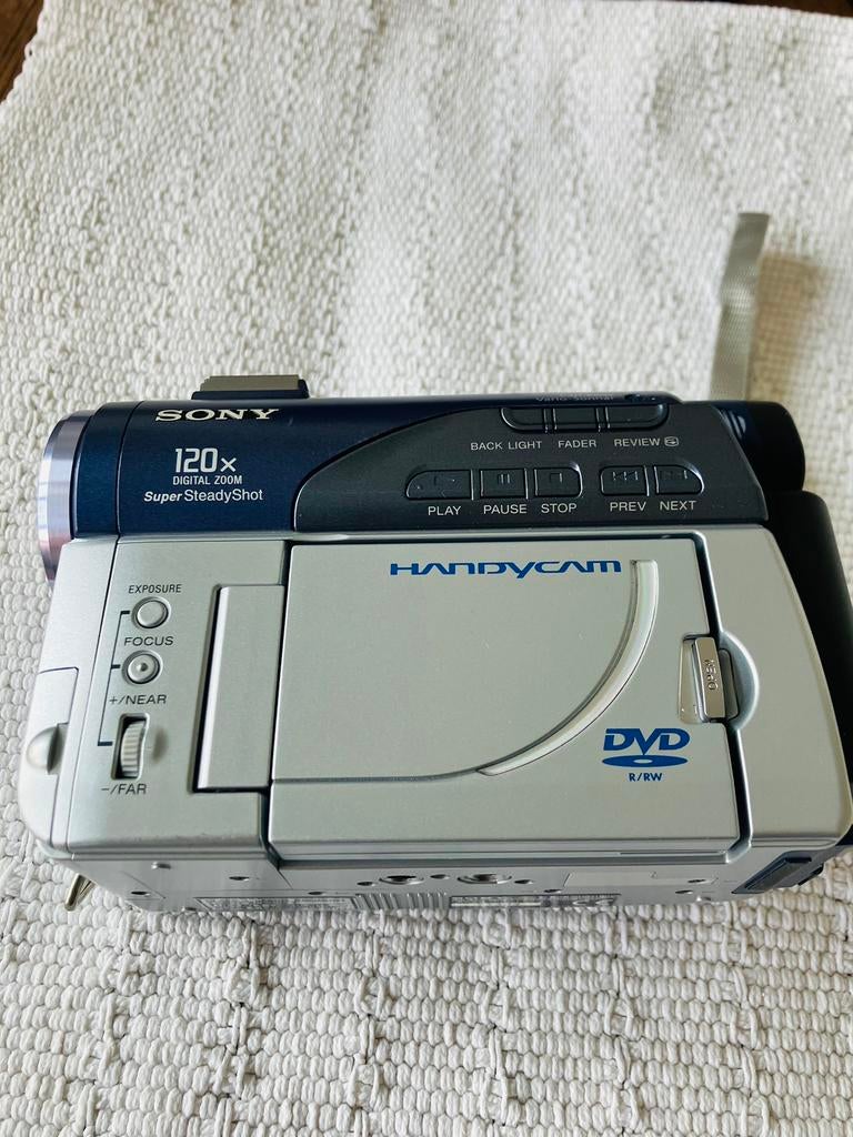 SONY HANDYCAM DCR DVD 100E, TV, Hi-fi & Vidéo, Enlèvement ou Envoi, Comme neuf, DVD, Sony
