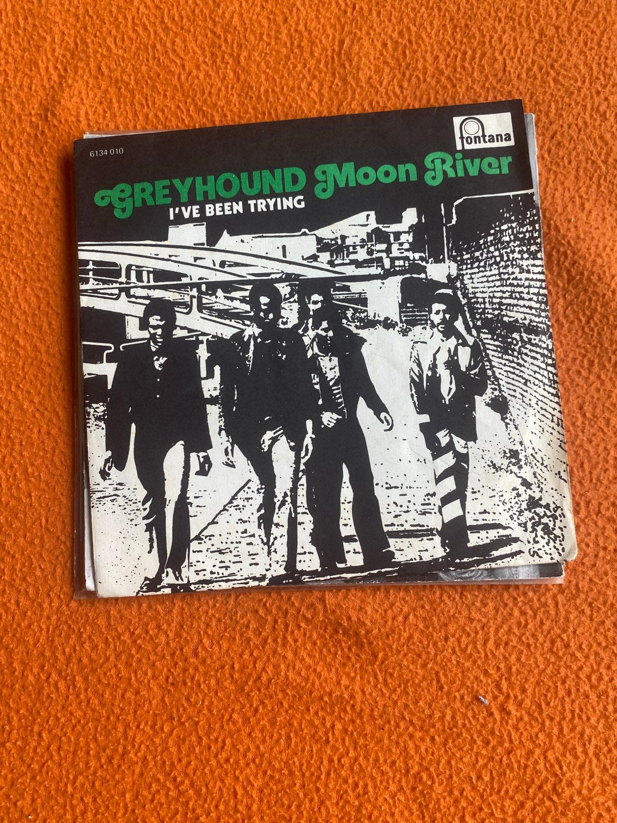 Greyhound, Ophalen, Zo goed als nieuw