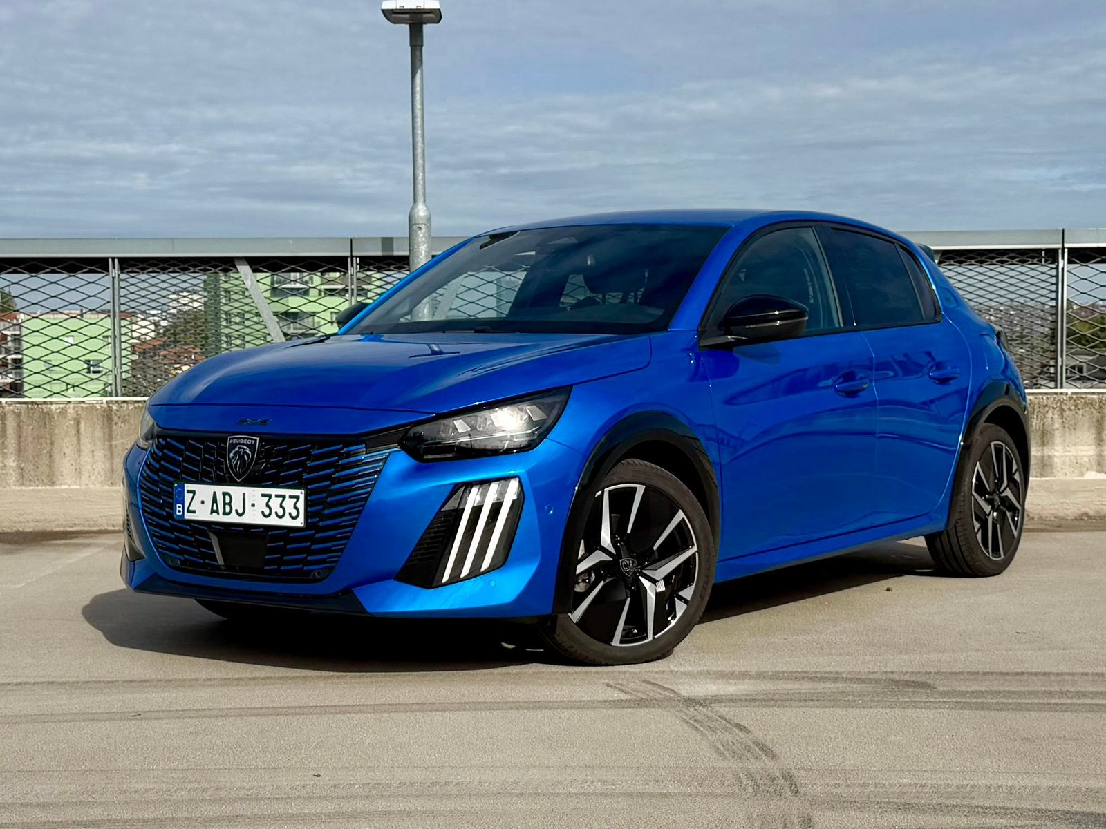 Peugeot 208 1.2 Hybrid GT — 136 pk — Automaat — 2025, Auto's, Automaat, Blauw, 360° camera, 5 deurs
