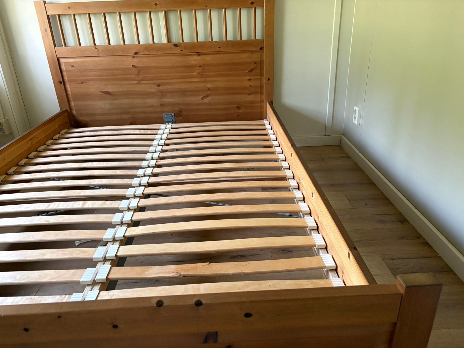 Hemnes bed, Huis en Inrichting, Slaapkamer | Bedden, Ophalen, Gebruikt, Bruin, Tweepersoons