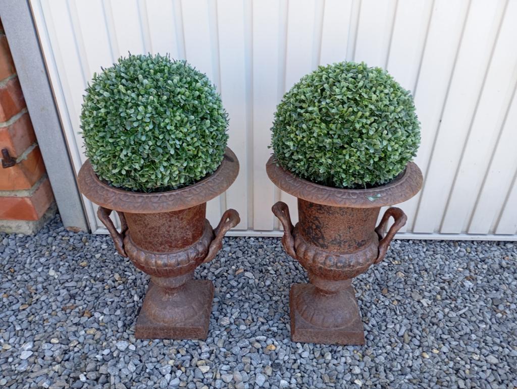 2 anciens VASES CALICE en fonte avec oreille.. Hauteur 4,6 c, Jardin & Terrasse, Enlèvement