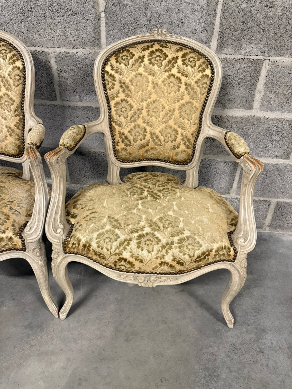 Paire de fauteuils style Louis XV en bois sculpté – H. 89 cm, Enlèvement
