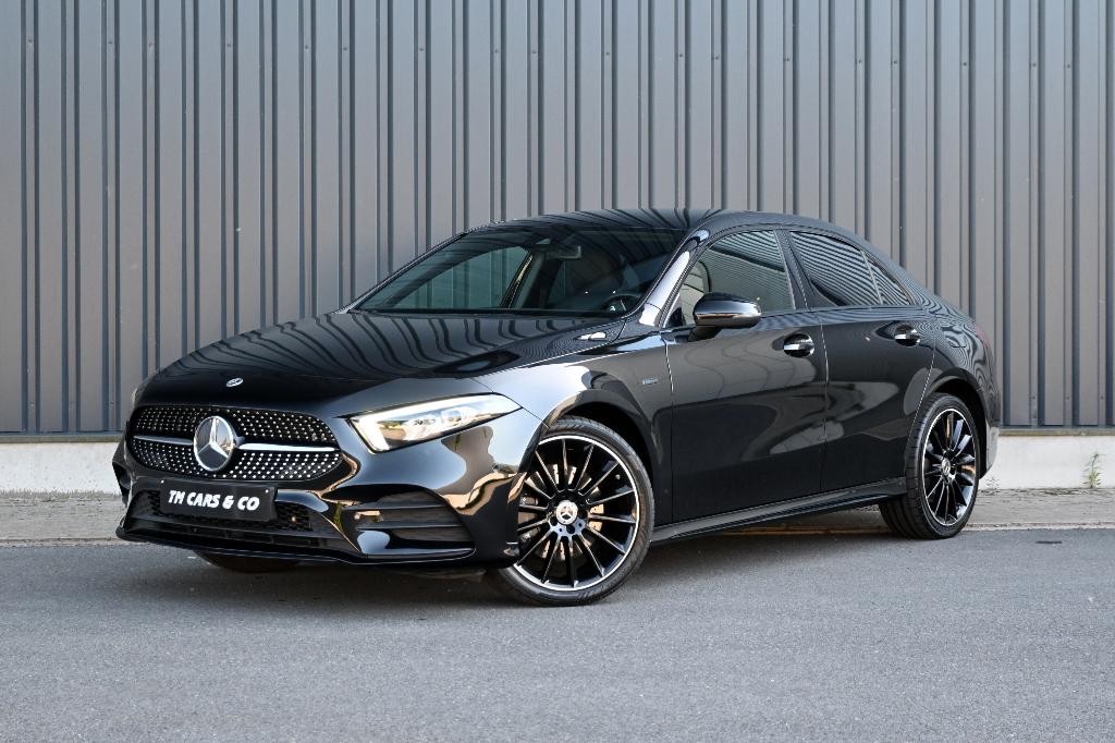 Mercedes A250e AMG Hybride GPS, Led, Cam, Digidash, carplay, Auto's, Zwart, Bedrijf, 5 deurs, Dealer onderhouden