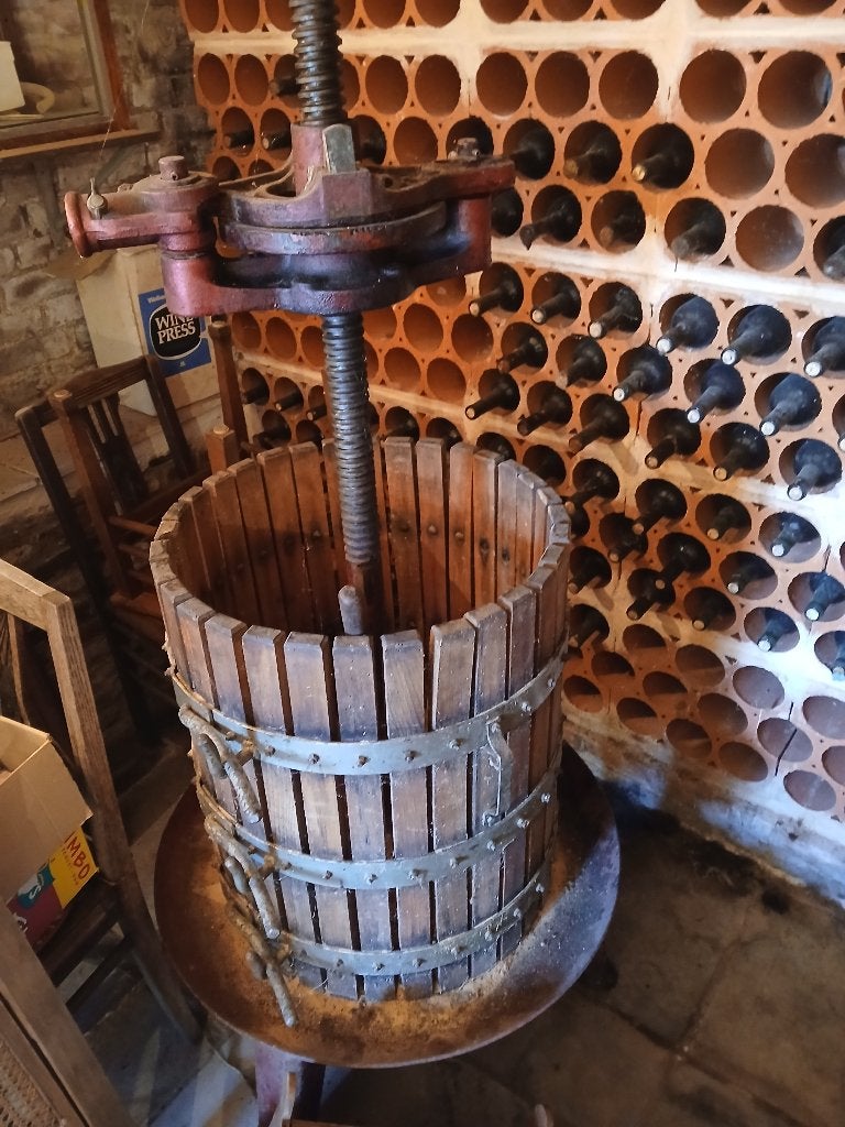 druivenpers en ander pers-, rijp- en bottelmateriaal, Ophalen, Gebruikt