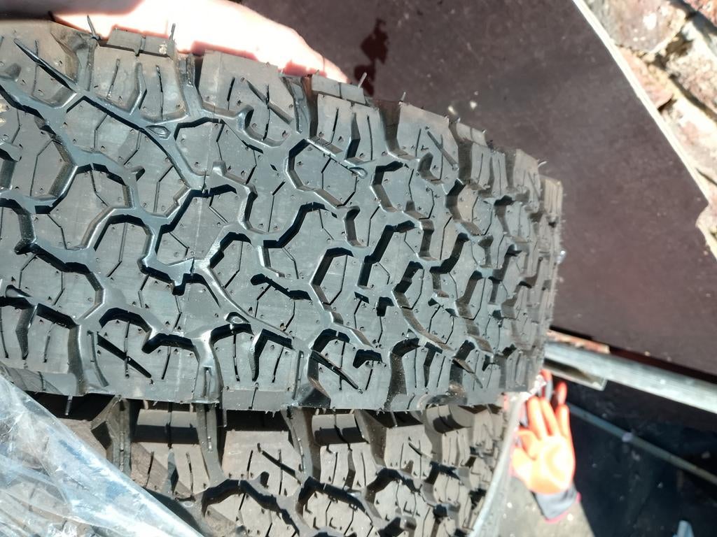 4 pneus 4x4 neuf, Autos : Pièces & Accessoires, Enlèvement