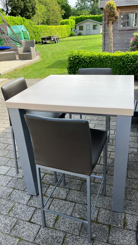 Hoge tafel met 4 stoelen maat 90 op 90, Enlèvement, Comme neuf