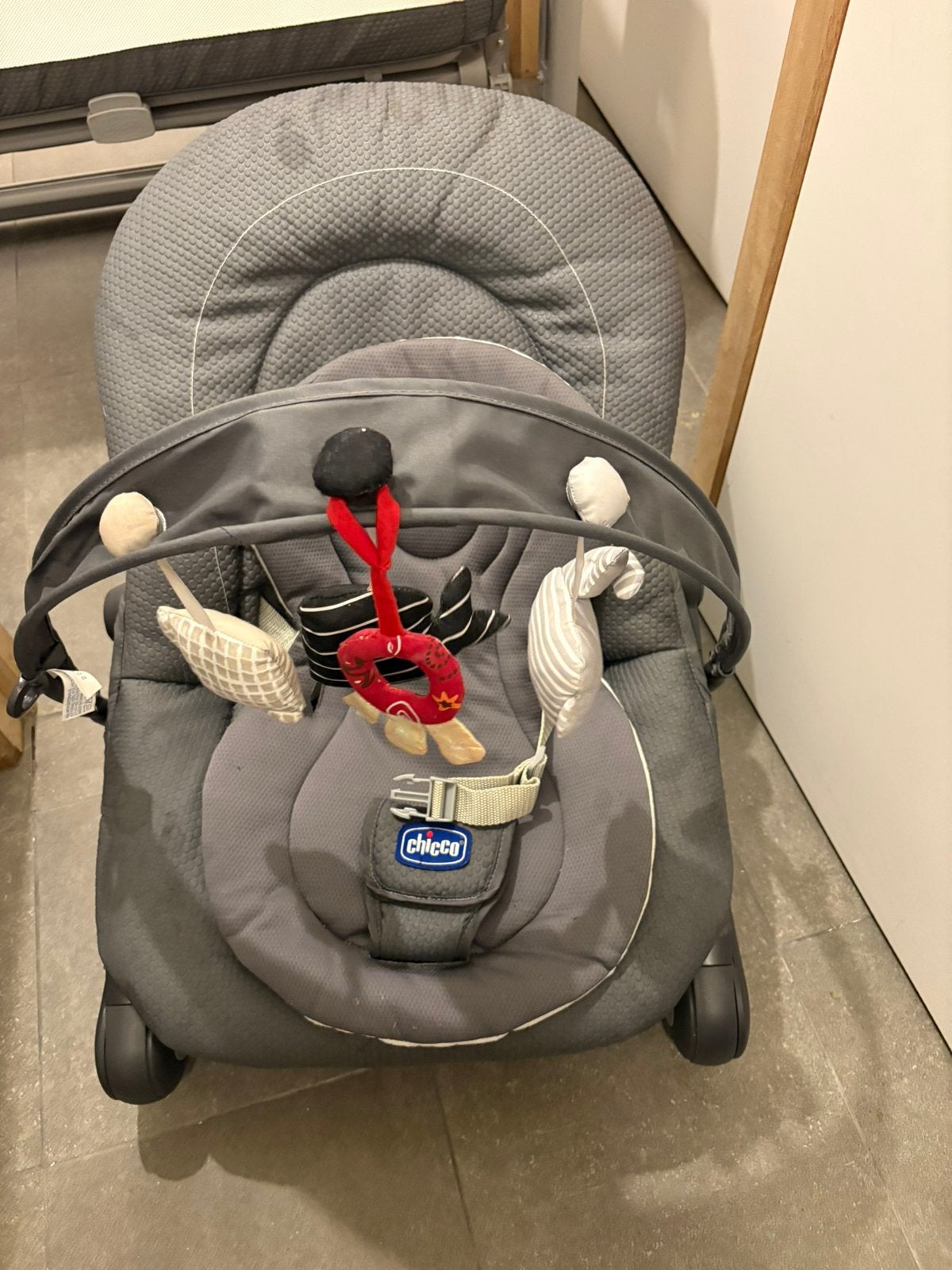 Chicco wipstoeltje grijs met speelbog–verstelbare rugleuning, Enlèvement, Utilisé, Chicco