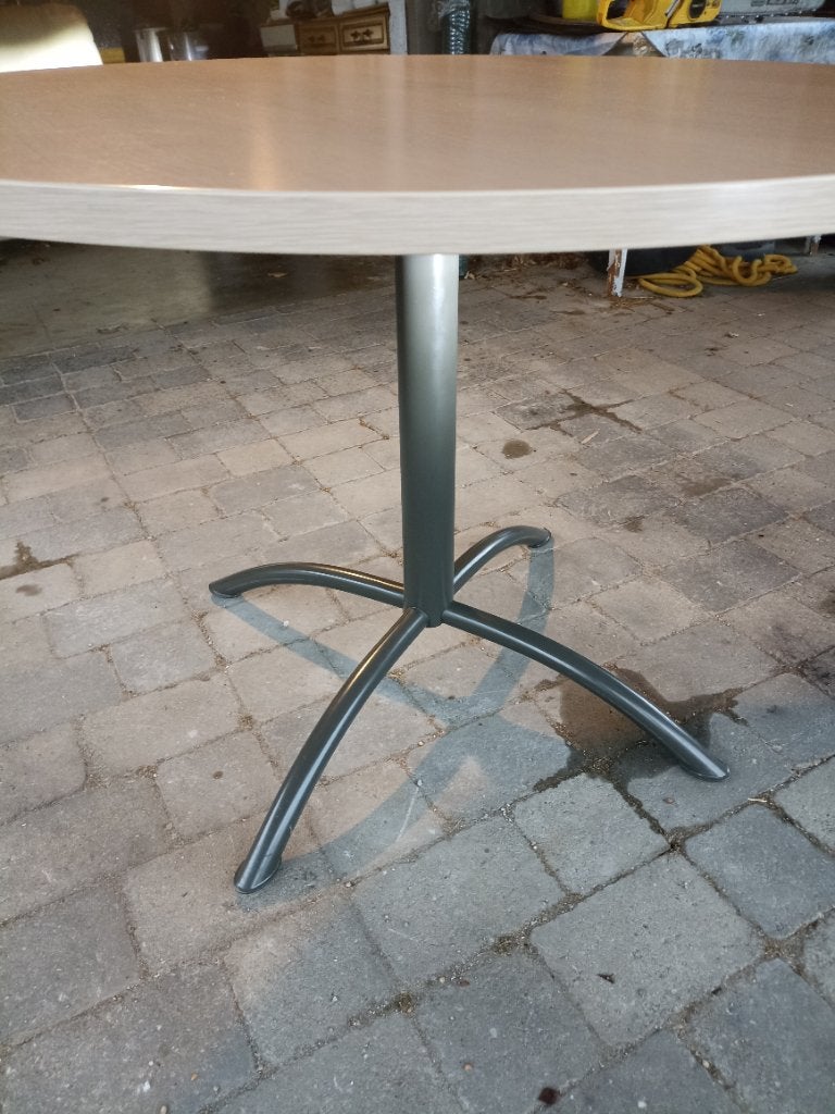 Table de cuisine ronde, 100 à 150 cm, Cinq personnes ou plus, Rond, Comme neuf
