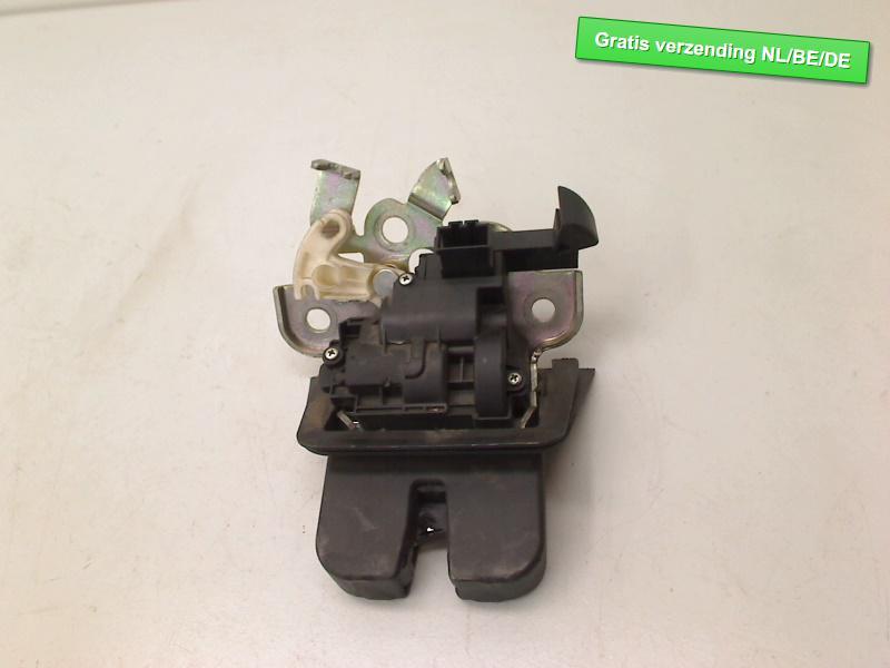 SERRURE COFFRE Audi A4 Avant (B8) (8K9827505), Dhr. R. de Gouw, Haillon arrière, Audi, Utilisé