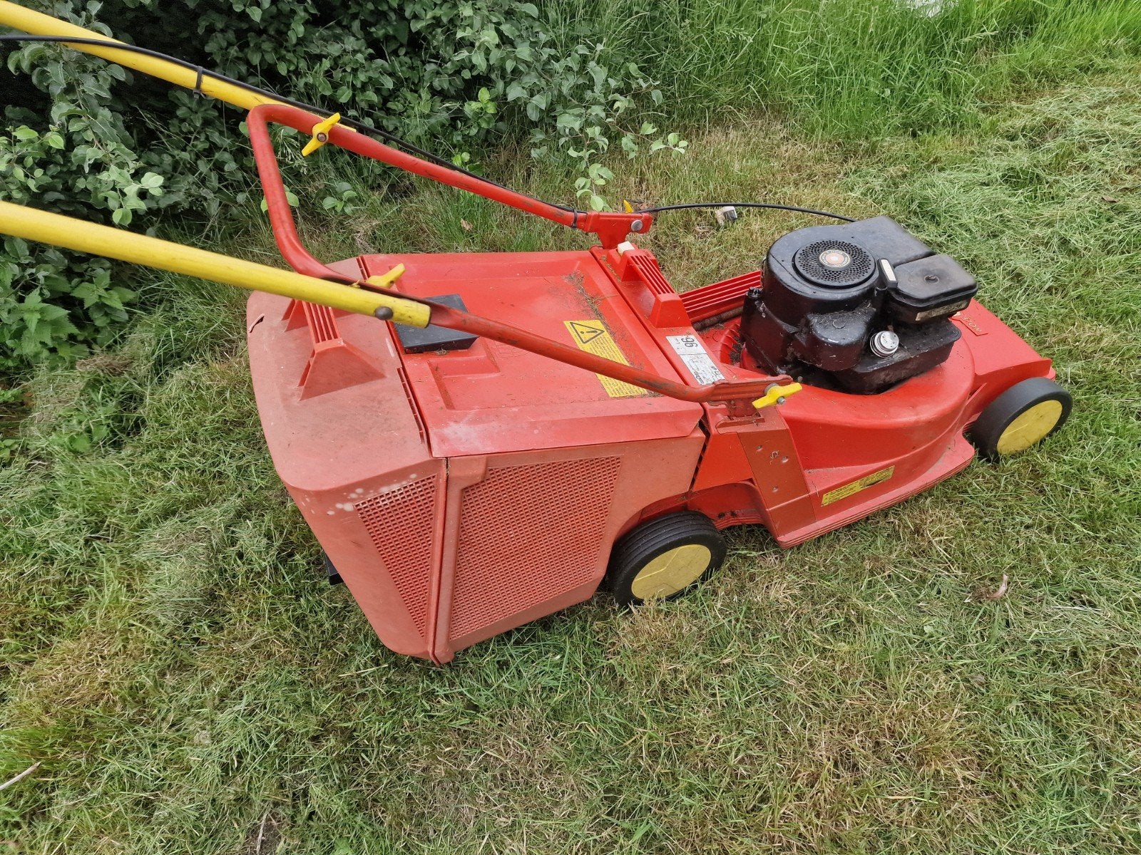 grasmachine   / benzine, Ophalen