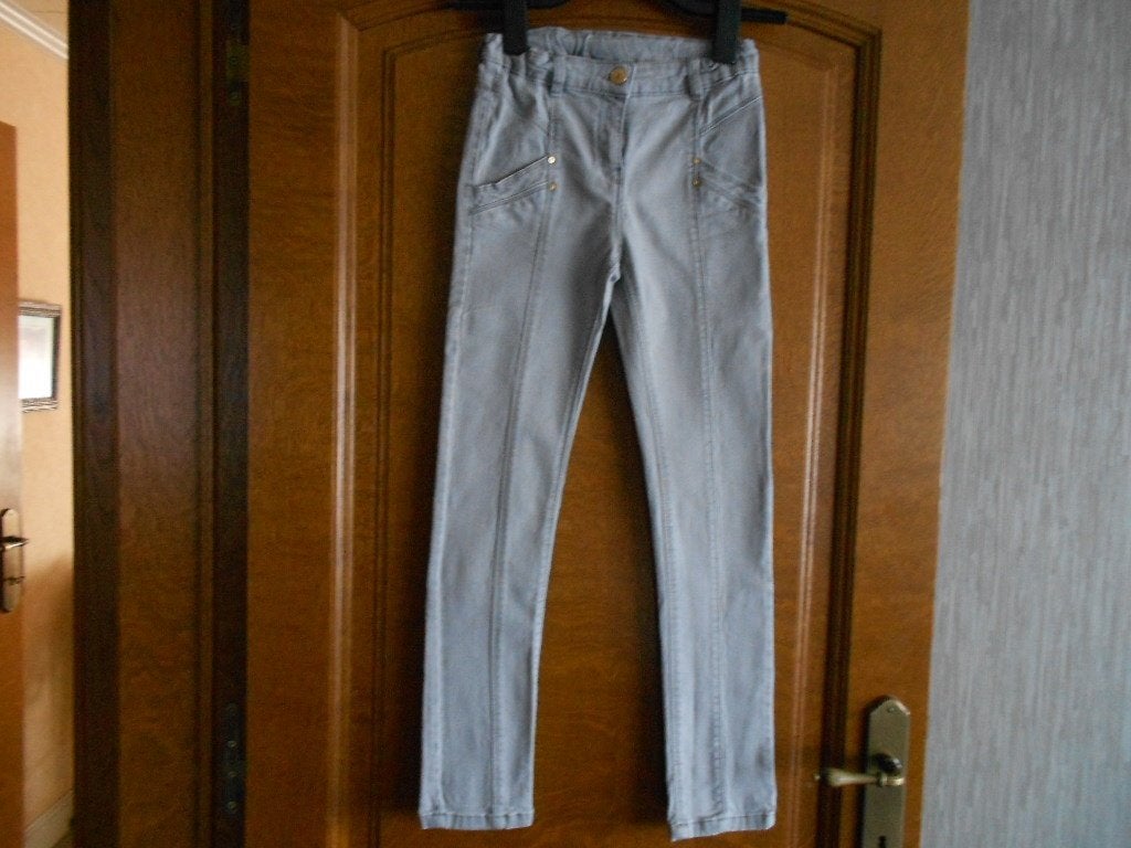 lichtgrijze jeansbroek TAO mt 140, Broek, Gebruikt, Meisje, Ophalen of Verzenden