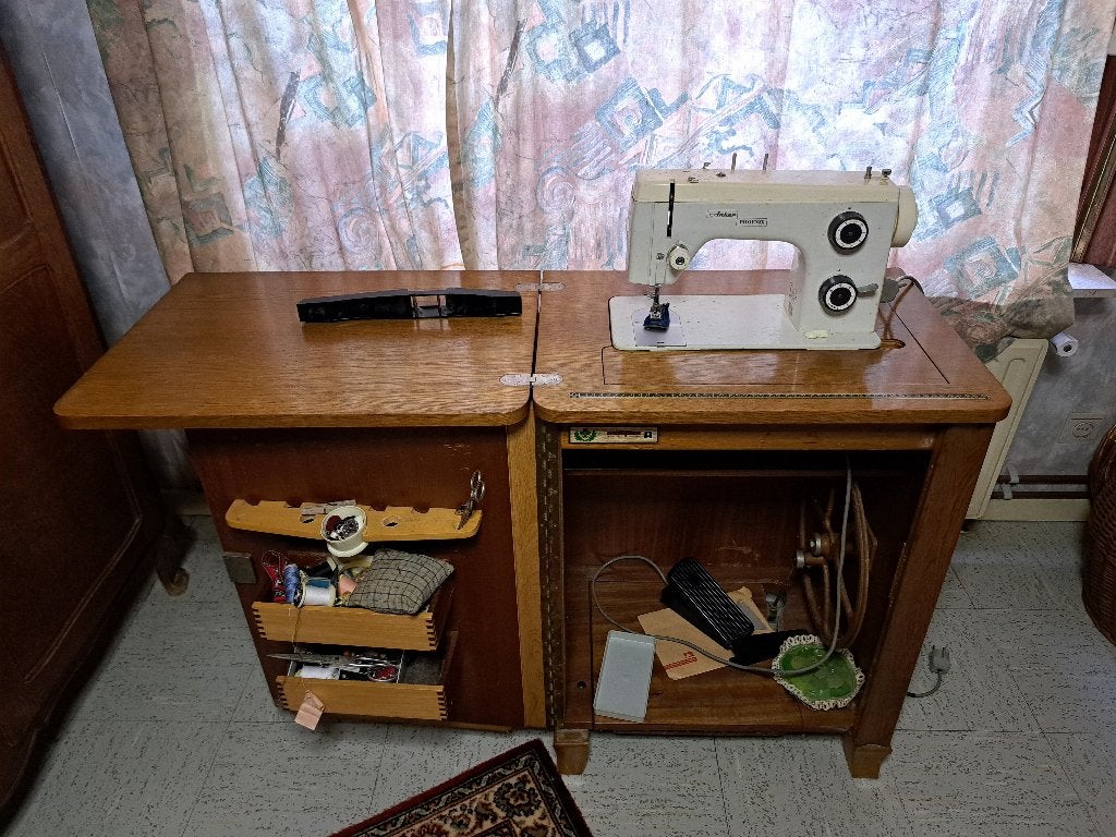Naaimachine Anker Phoenix + kast, Ophalen