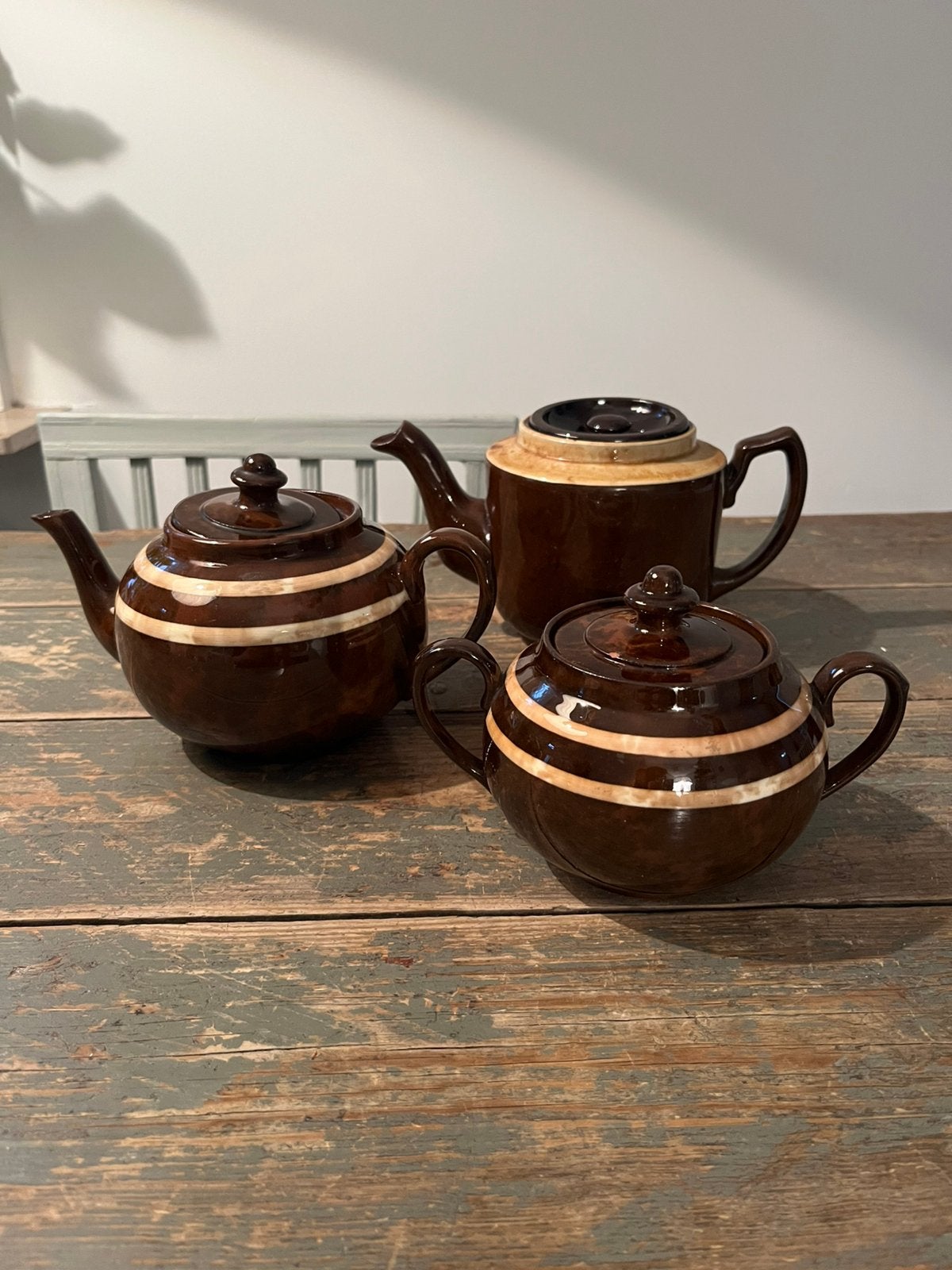 VINTAGE THEEPOT SUIKERPOT AARDEWERK ENGELS IN ORDE!, Enlèvement ou Envoi