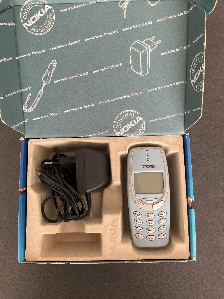 Nokia 3310 uit 2001, oplader, doos, handleiding., Telecommunicatie, Ophalen, Gebruikt, Blauw