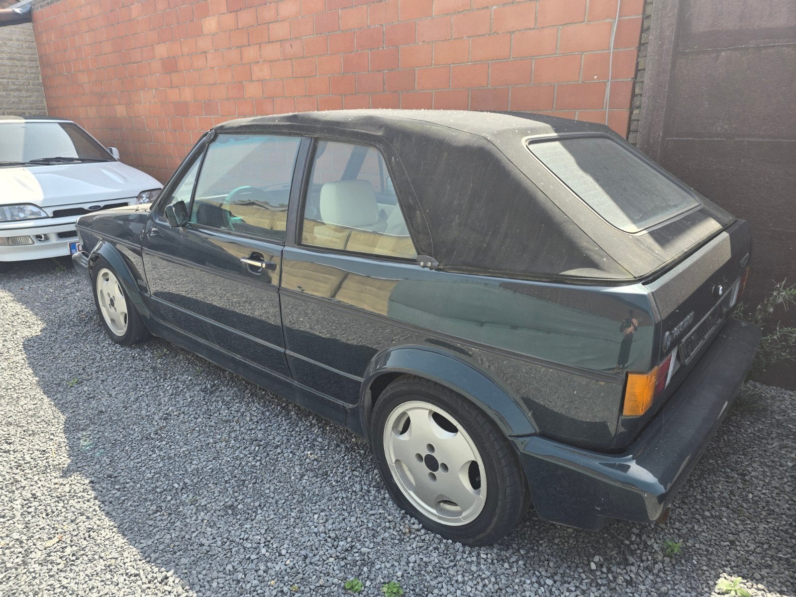 2 oldtimers Ford Escort VW Golf, foto 3