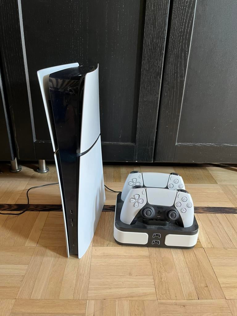 Playstation 5 digital met 2 bakjes, Ophalen, Zo goed als nieuw, Playstation 5 Digital