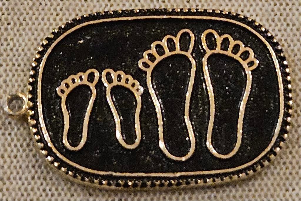 Empreintes de pas sur les cintres
Ce cintre slovaque en méta, Bijoux, Sacs & Beauté, Broches, Enlèvement ou Envoi, Cuivre