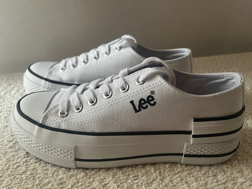 Baskets blanches Lee dame – Pointure 37 – Comme neuves, Vêtements | Femmes, Chaussures, Sneakers et Baskets, Comme neuf, Enlèvement