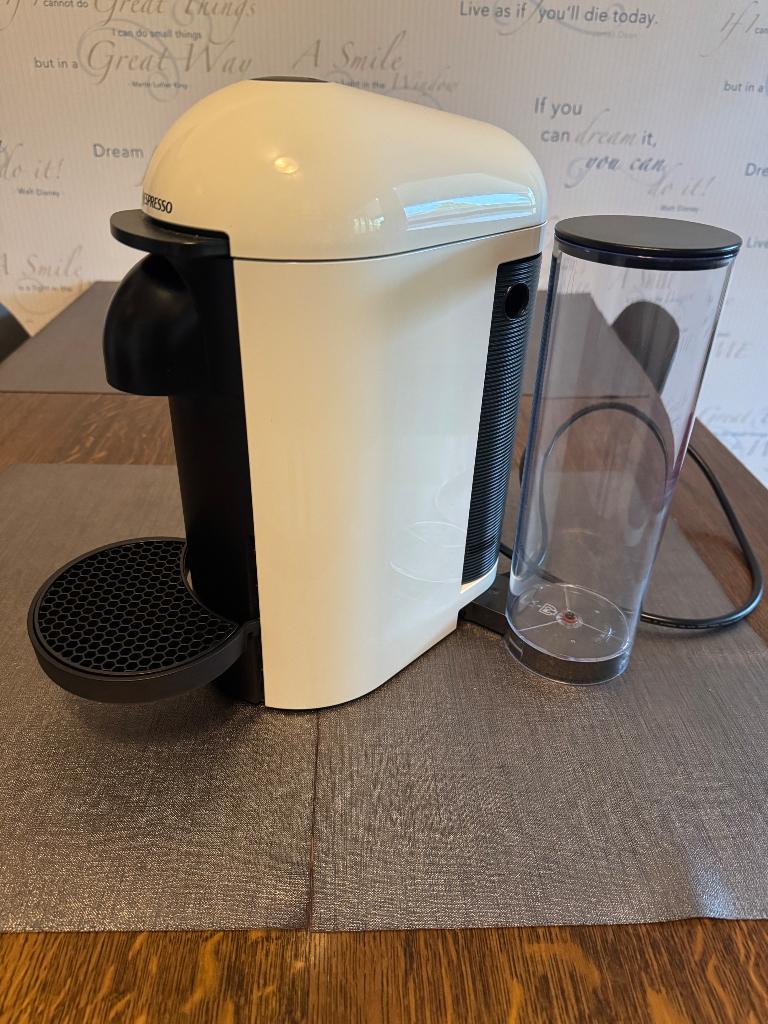 Nespresso, Machine à espresso, Réservoir d'eau amovible, Dosettes et capsules de café, 1 tasse