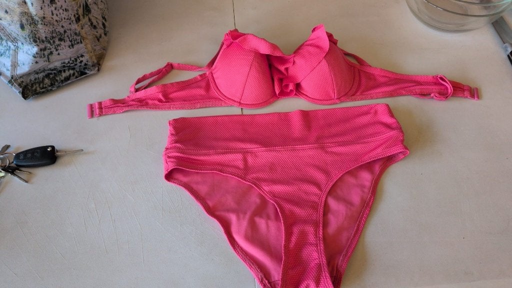 roze bikini, - Hunkermüller - 80C - 10€, Kleding | Dames, Badmode en Zwemkleding, Ophalen of Verzenden, Roze, Bikini, Hunkemöller