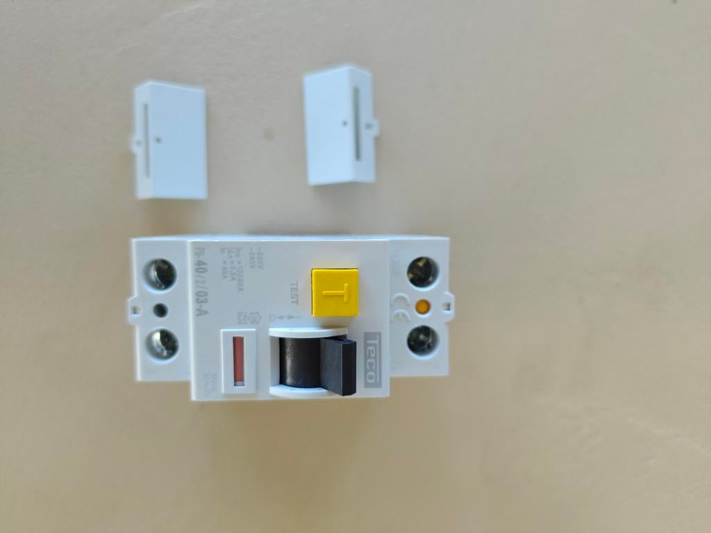 TECO 300mA 2P 40A differentieelautomaat (nieuwstaat), Ophalen