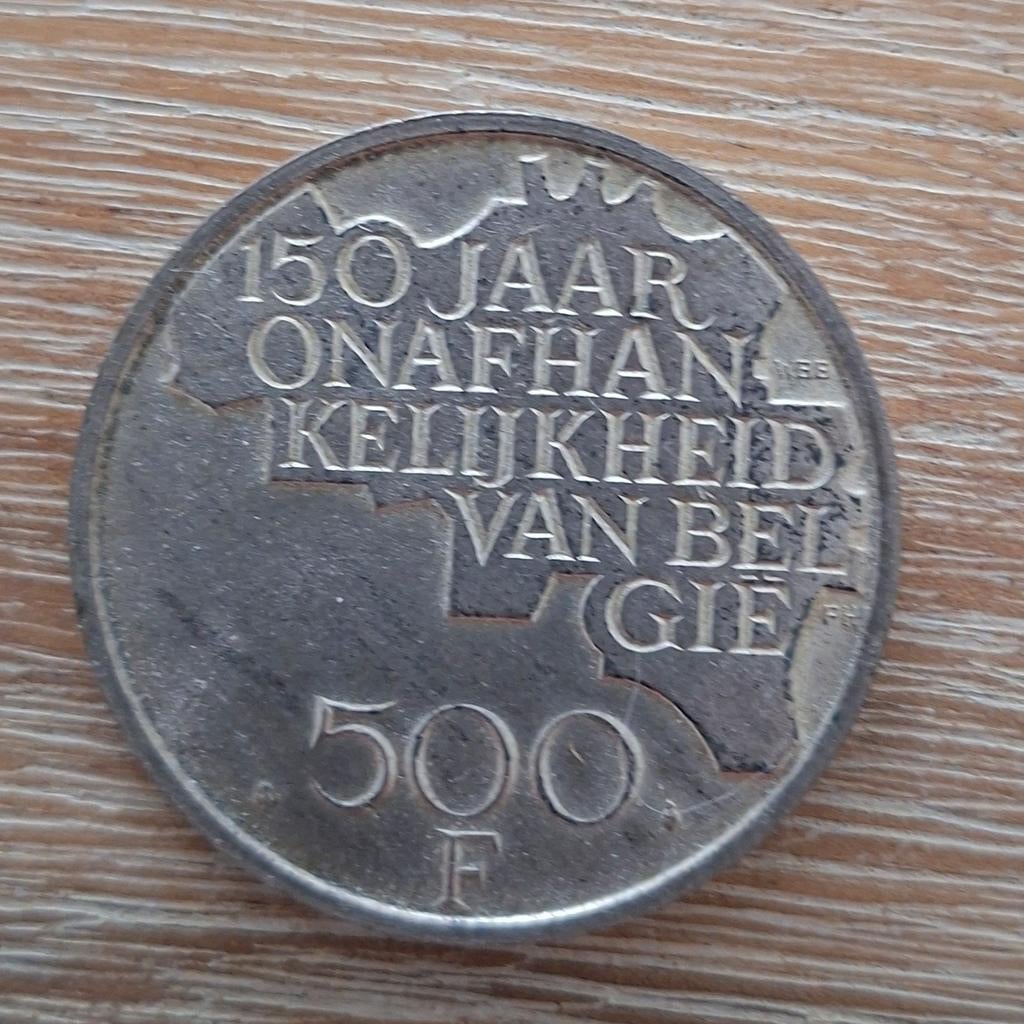 Belgische herdenkingsmunt 500 Frank – 150 jaar Onafhankelijk, Postzegels en Munten, Ophalen of Verzenden, Overige waardes, Losse munt
