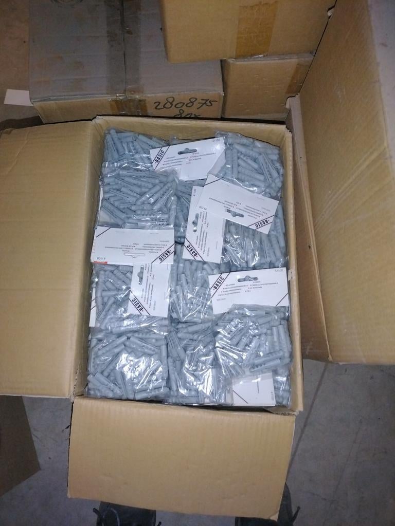 Pluggen van 10, Articles professionnels, Stock & Retail | Stocks, Enlèvement