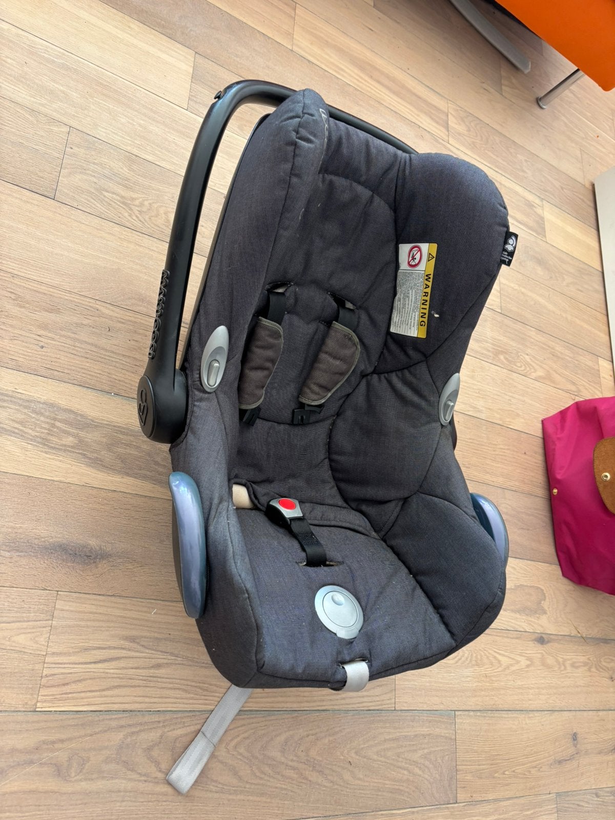 Maxicosy + easybase, Ophalen, Zo goed als nieuw, Isofix, 0 t/m 13 kg