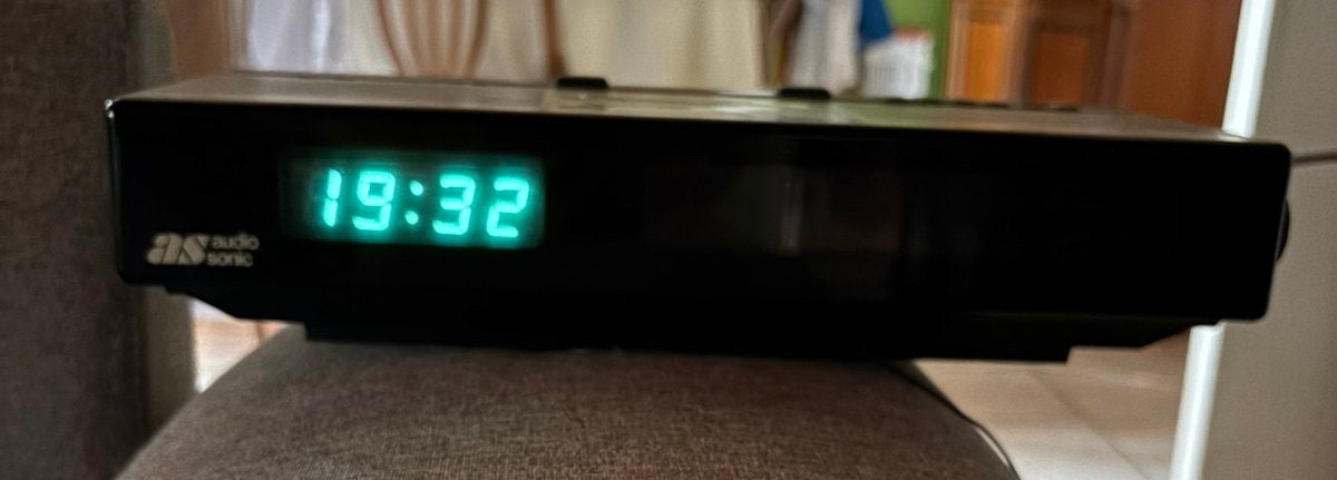 Vintage Audiosonic Radiowekker, Ophalen, Zo goed als nieuw, Digitaal