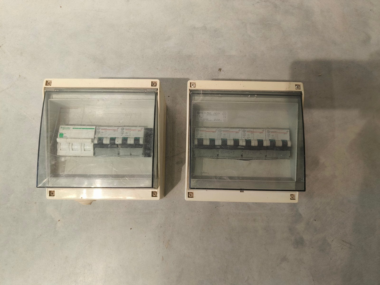 Set van 2 kleine zekeringkasten / werfkastjes, Ophalen, Gebruikt