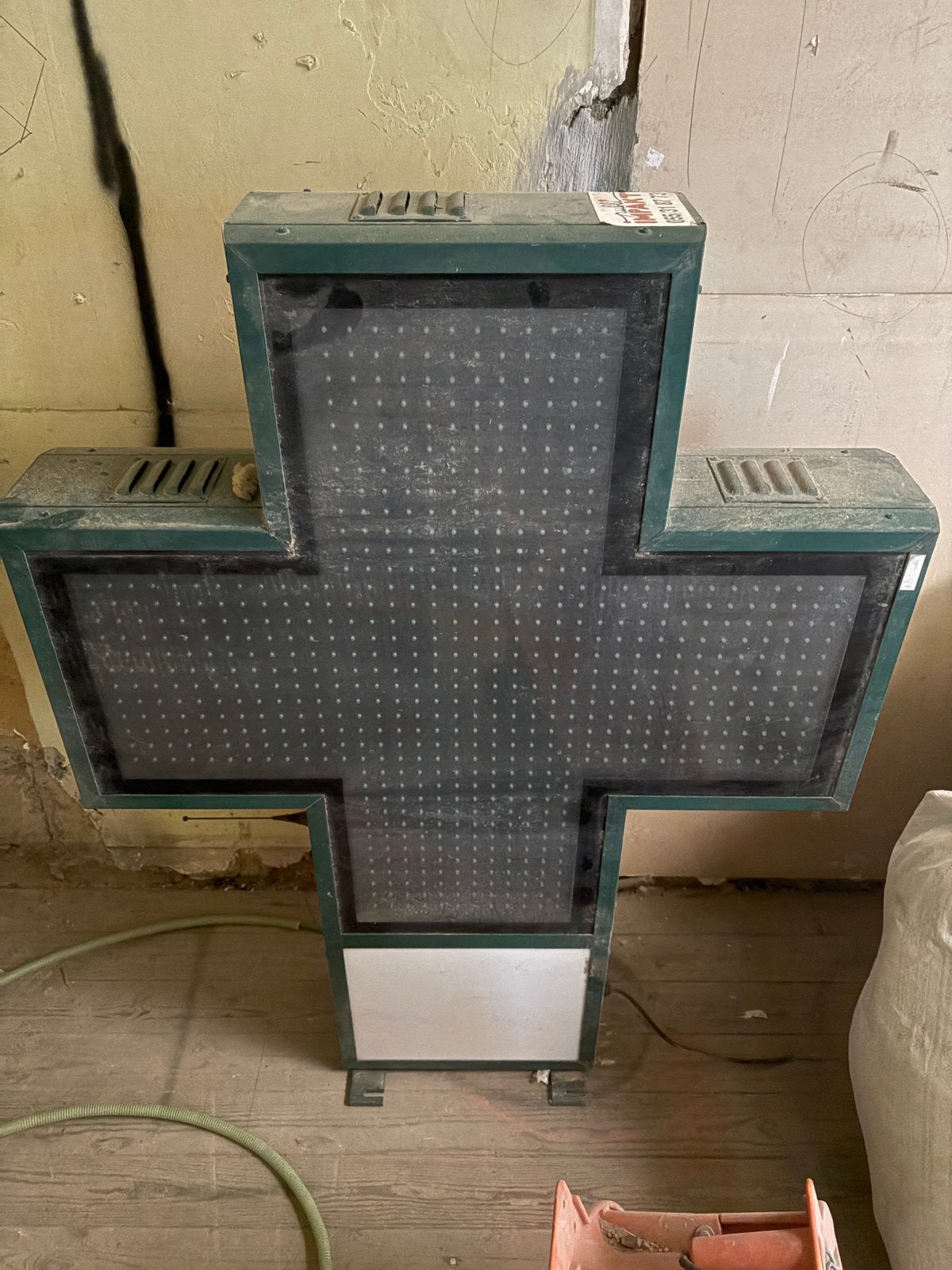 LED kruis groen apotheek 1m20 hoog, Ophalen, Gebruikt, Metaal, Groen