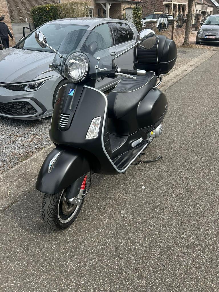 Vespa GTS 300 Sport, Vélos & Vélomoteurs, Scooters | Vespa, Enlèvement, Comme neuf