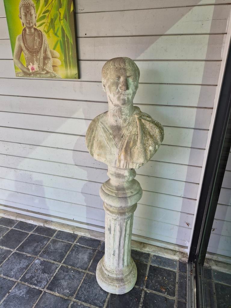 Tuinbeeld Ceasar Buste op sokkel., Ophalen