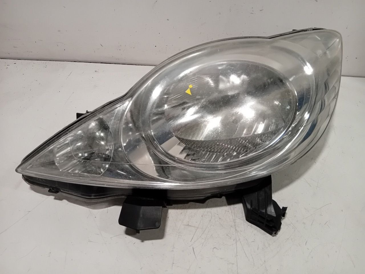 Koplamp links Peugeot 107, Onderdelen@venauto.nl, Van der Ven Autorecycling B.V., Citroën, Ettenseweg 76, 4706 PB Roosendaal, The Netherlands