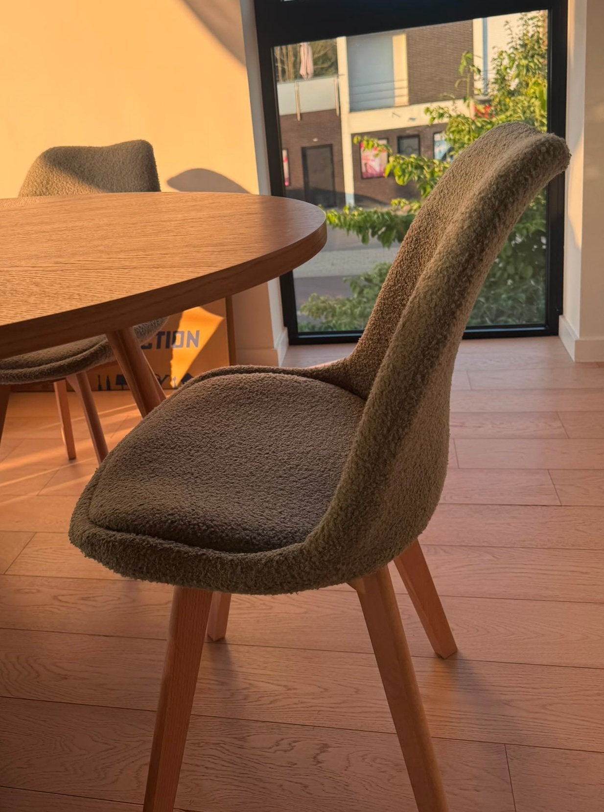 Boucléstoelen eetkamer (8 stuks), Enlèvement, Comme neuf
