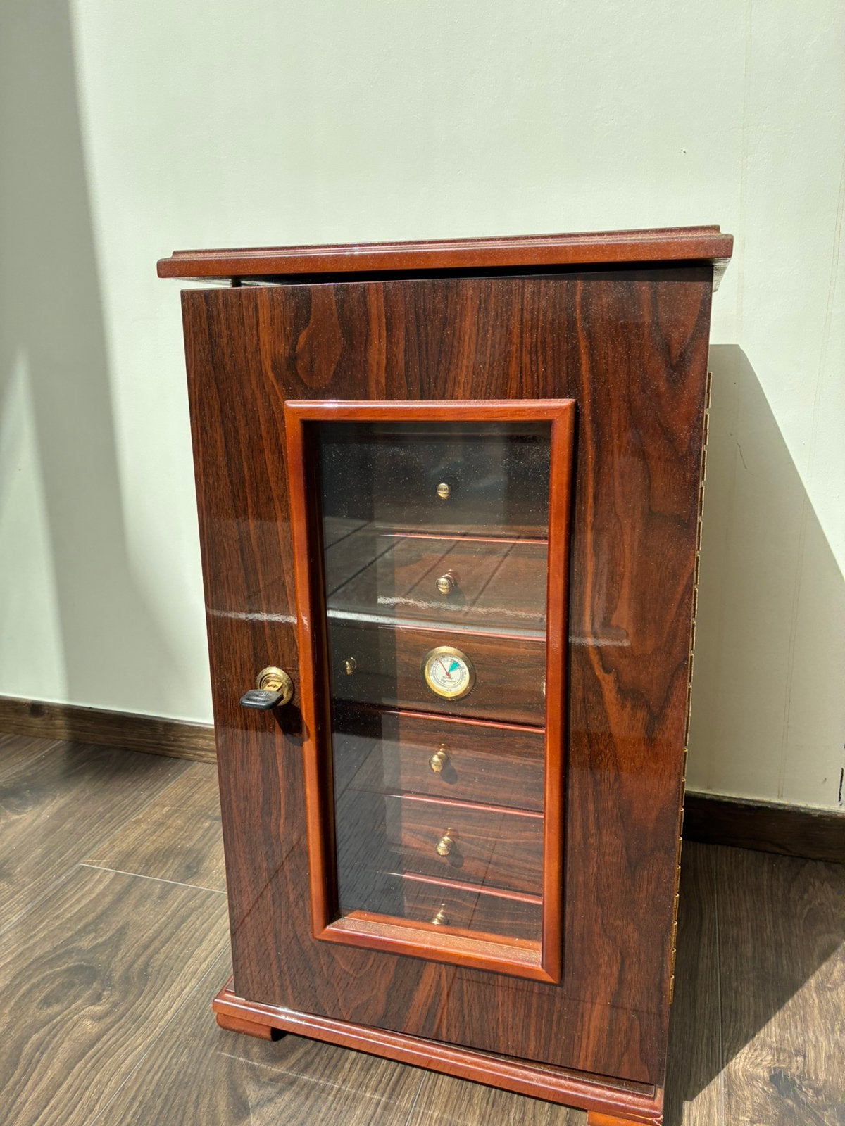 Antieke humidor, Ophalen