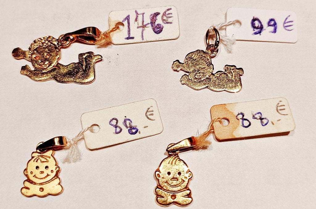 Pendentif en forme de bébé / bambin en or 18K NEUF, Neuf, Enlèvement ou Envoi, Or, Autres représentations