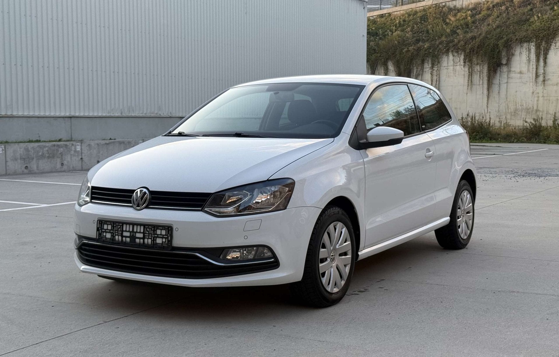 Volkswagen Polo 1.0i • GOED ONDERHOUDEN • 1 JAAR GARANTI, Autos, Capteur de lumière, Achat, Euro 6, Entreprise