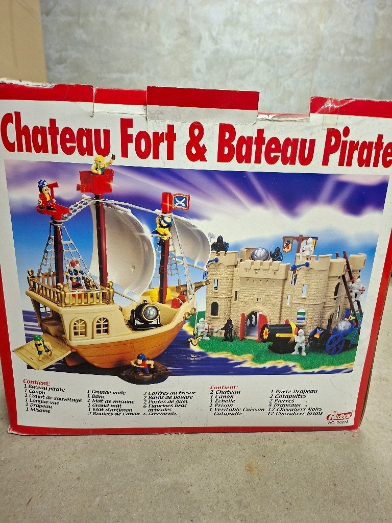 Kasteel + piratenboot, Kinderen en Baby's, Ophalen, Zo goed als nieuw
