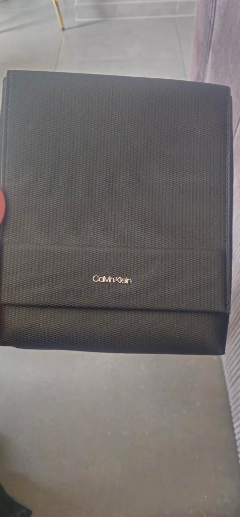 Sacoche Calvin Klein, Neuf, Autres marques, Cuir, Enlèvement