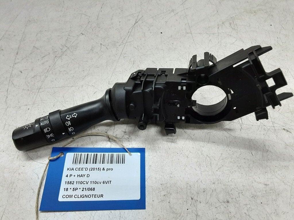 KNIPPERLICHTSCHAKELAAR Kia Cee'd (JDB5) (93410A2631), Info@kia.de, Theodor-Heuss-Allee 11
60486  Frankfurt am Main, DE, Kia Deutschland GmbH