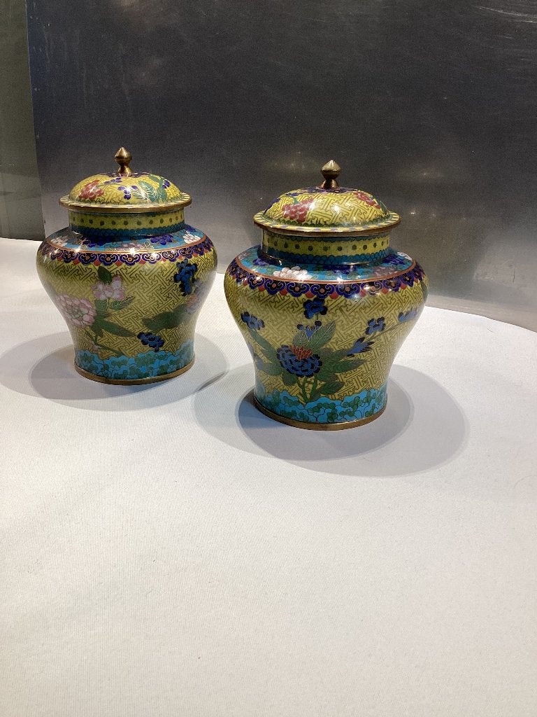 Paire de vases et couvercles cloisonnés. 098/Fa., Antiquités & Art, Antiquités | Email, Enlèvement